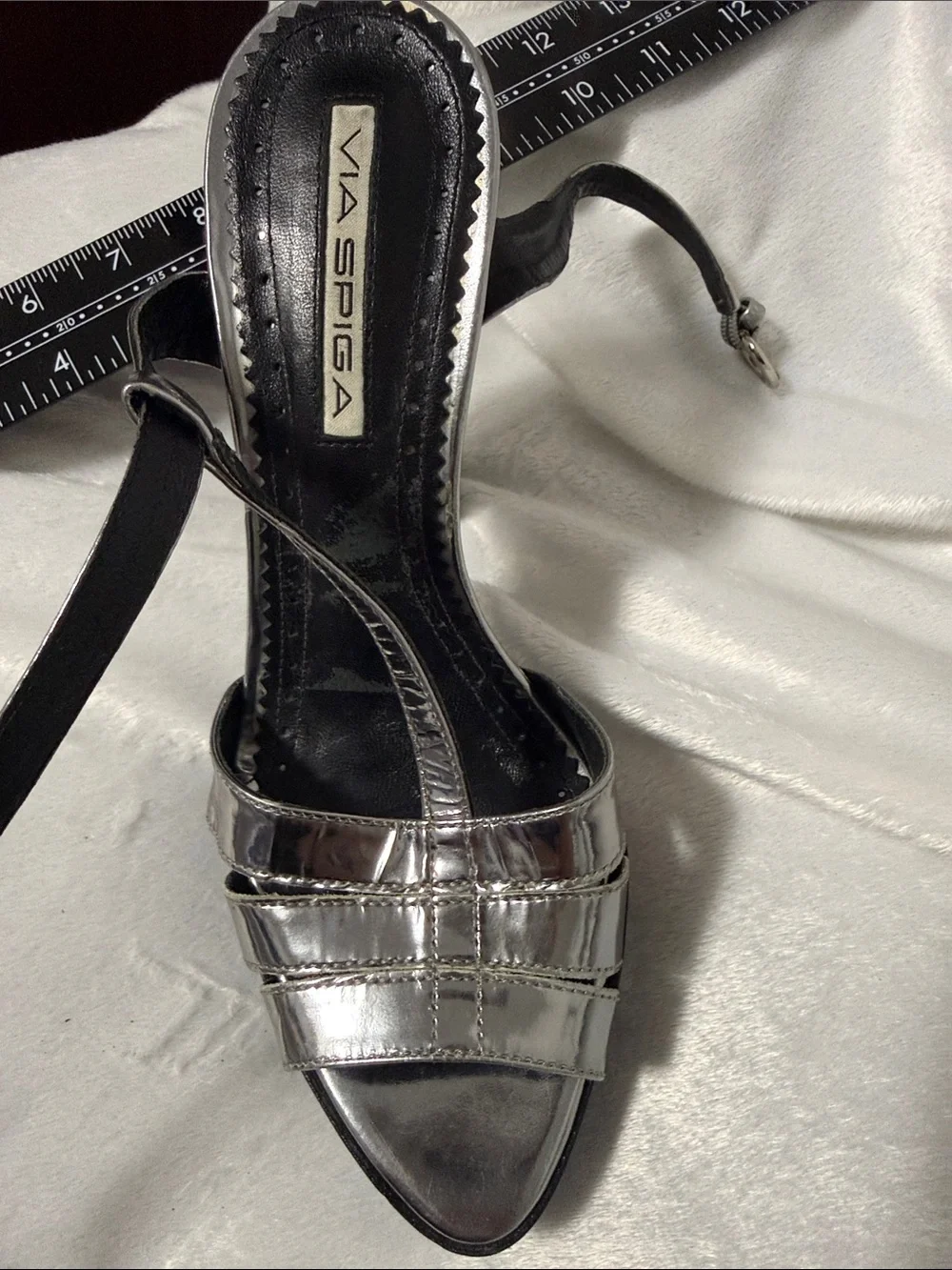 NWOT Via Spiga Metallic Leather Silver T-Strap Heels